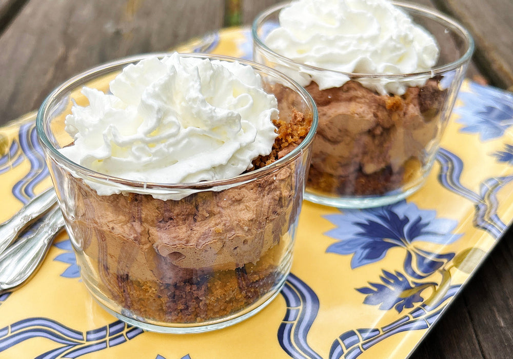 Easy Chocolate Mousse with Coffee Cookie Crumbs ☕🍫